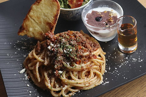 贅沢ミートソースのパスタランチ