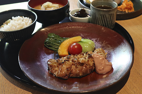 やわらかチキンのもろみ漬け御膳